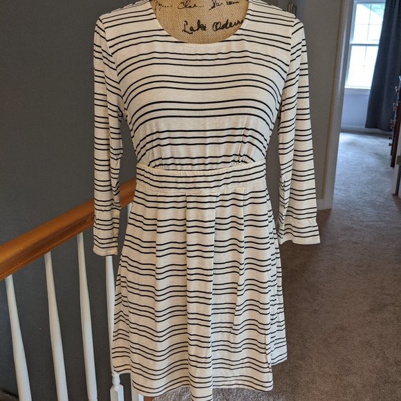 ⭐ Soma striped nightgown size Medium - Picture 2 of 11